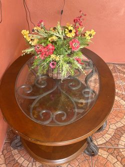 Luxury Oval Coffee Table – Glass Top w/ Wrought Iron Accents – Excellent Condition
