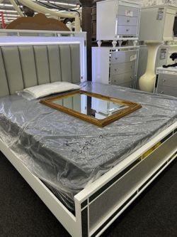 Stylish Bed Suite Blowout Sale 