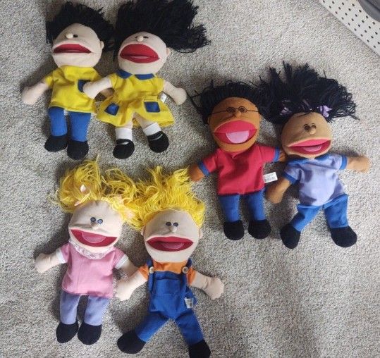 6 Puppets