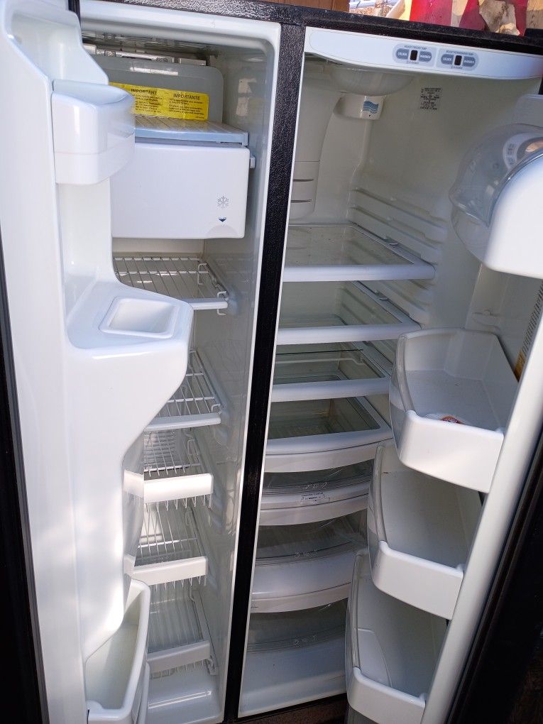REFRIGERATOR SIDE BY SIDE WATER & ICE MAKER DELIVERY INCLUDED WITH THE PRICE 6 MONTHS WARRANTY ALSO BRAND GENERAL ELECTRIC PRICE $300 WITH DELIVERY
