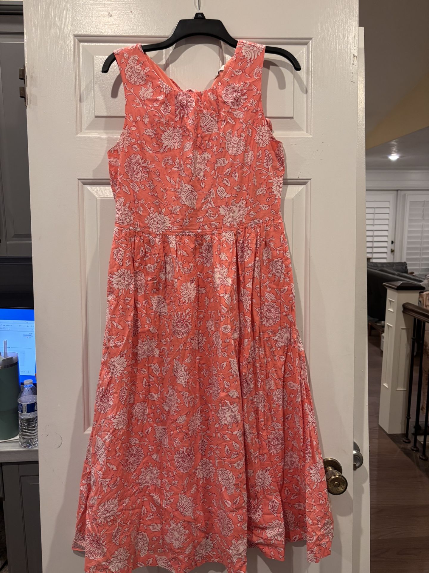 Darling J Crew Women’s Dress Size 8. Great condition, fun pattern.