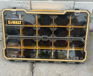 DEWALT 20-Compartment Pro Organizer