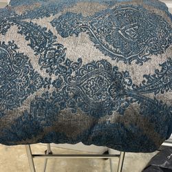 One King side Comforter, Two Shams,three Decorative Pillows
