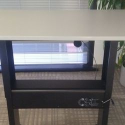 Sturdy Table With Leverage 