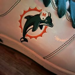 Rare Old School Miami Dolphins Reebok!!! Men’s Size 9
