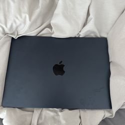 Apple MacBook Air 13.6 inch laptop 256 GB MIDNIGHT