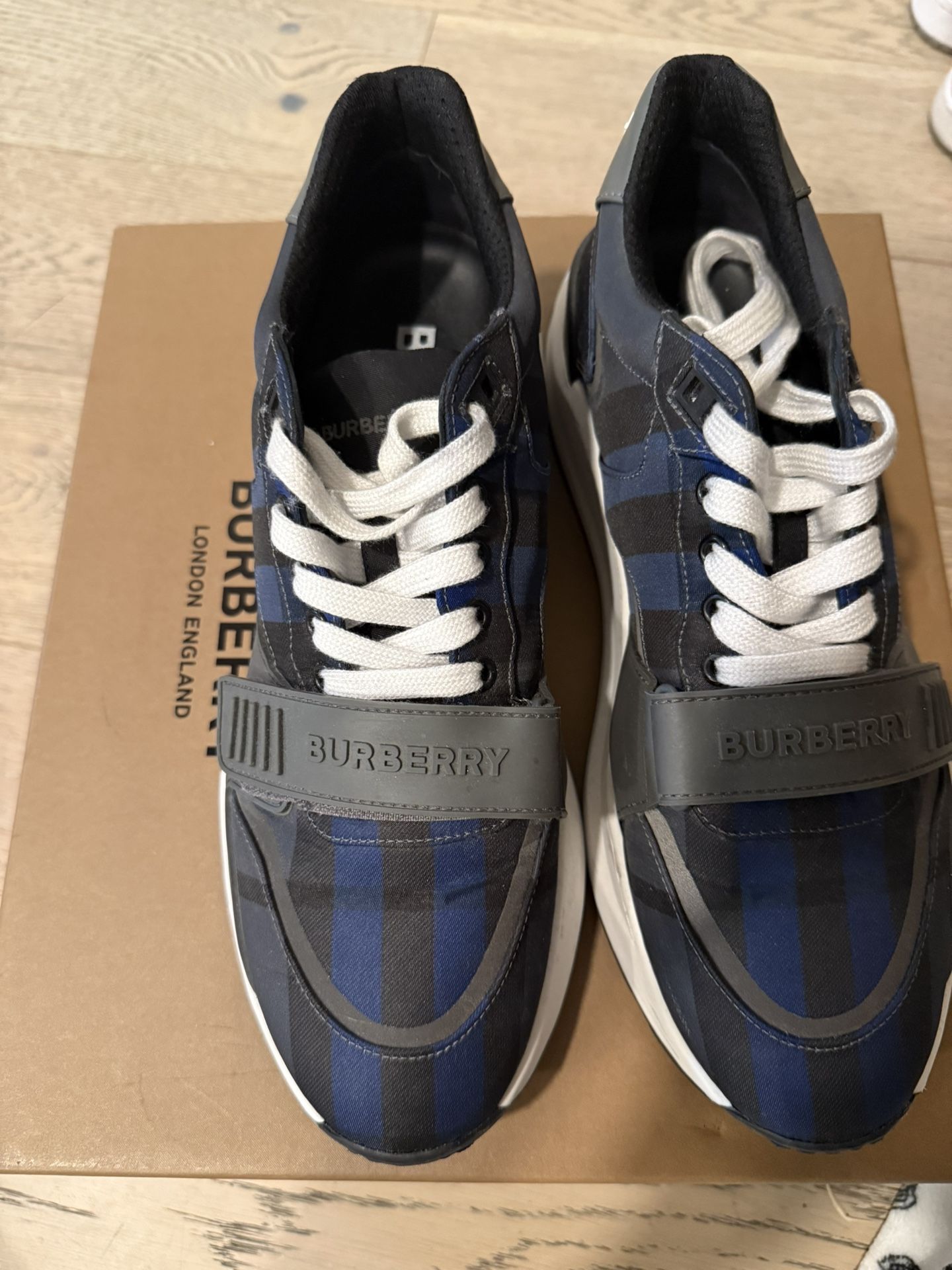 Burberry Tennis Shoes