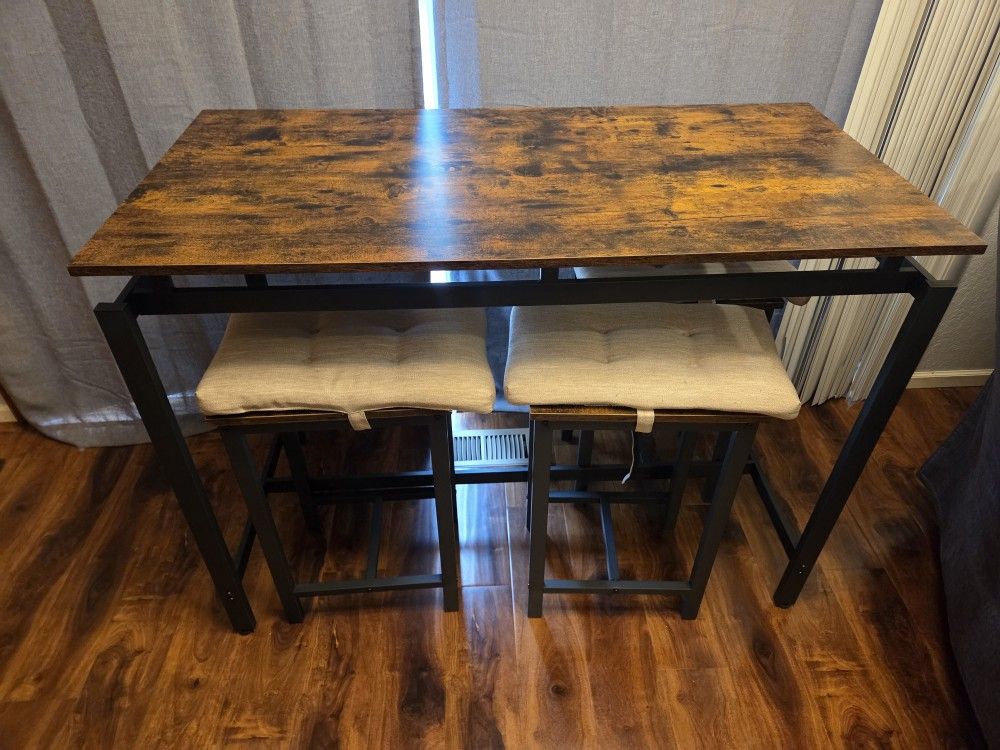 Table with 4 Chairs