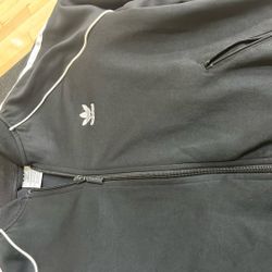 Adidas sweater Used no shipping