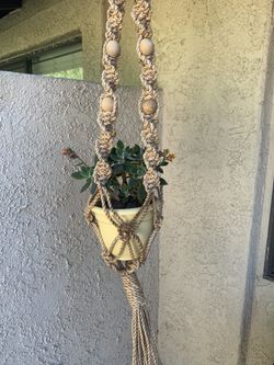 Macrame pot hanger