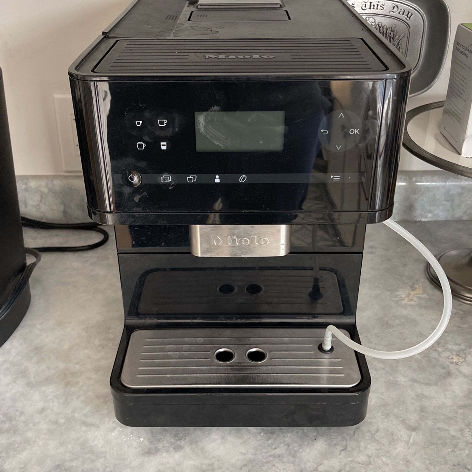 Miele - Delux Coffee And Expresso Machine CM6150