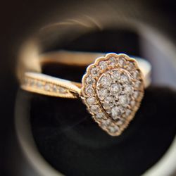 Beautiful Diamond Gold Ring