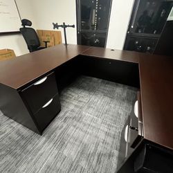 Office desk With filing cabinets 