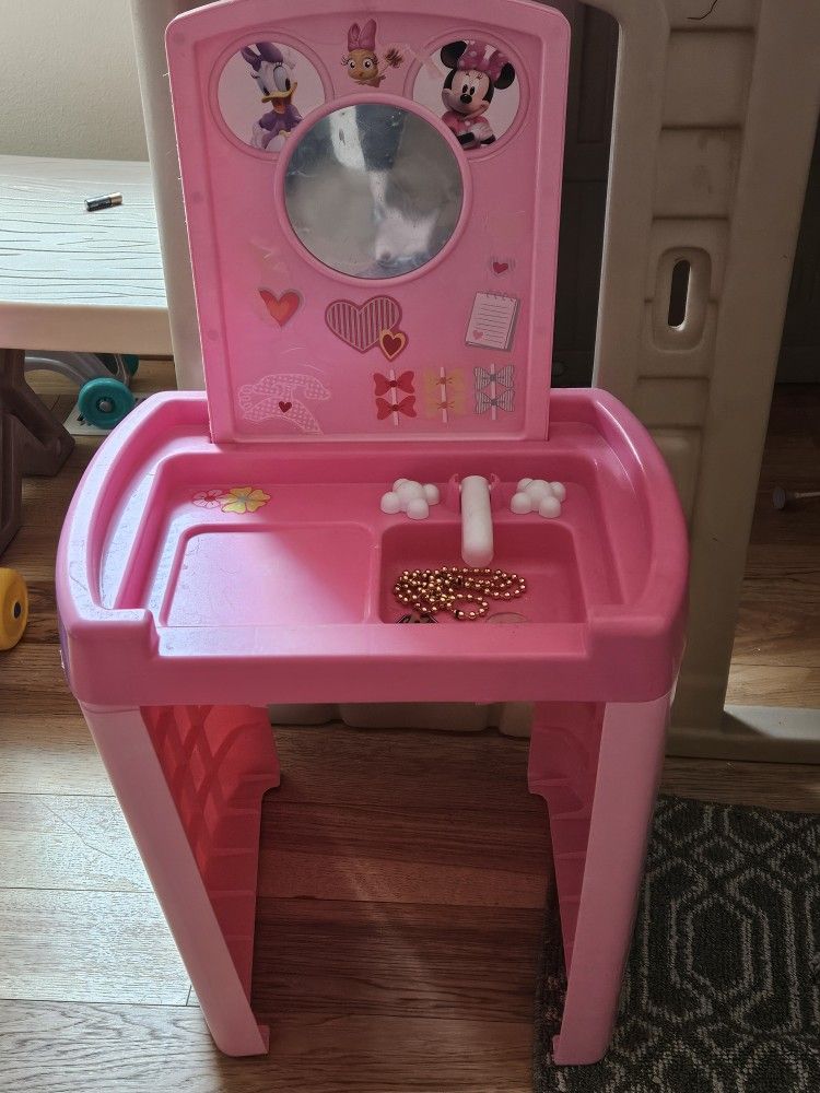 Minie Dresser