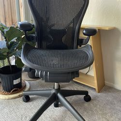Herman Miller Aeron Classic Size B Office Chair