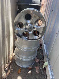 Original alloy Jeep rims 20 inch