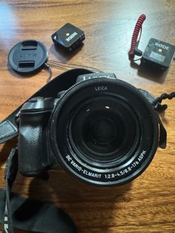 Panasonic Lumix FZ2000 4K Camera – Creator Video Kit (RØDE Wireless Mic Included)