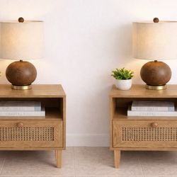 2 Nightstands With Matching Lamps 
