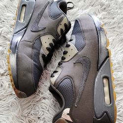 Size 12 Men's Undefeated Nike Air Max 90 Black Rush Pink CQ2289-002.
