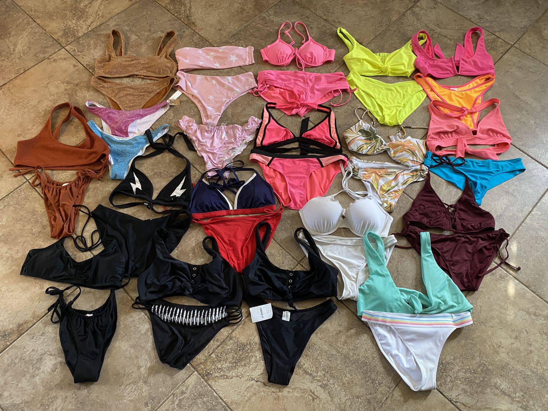 Lot Of 17 Bikini Swimsuit Sets Bottoms Tops Size L Forever 21 Fox Hot Topic Roxy