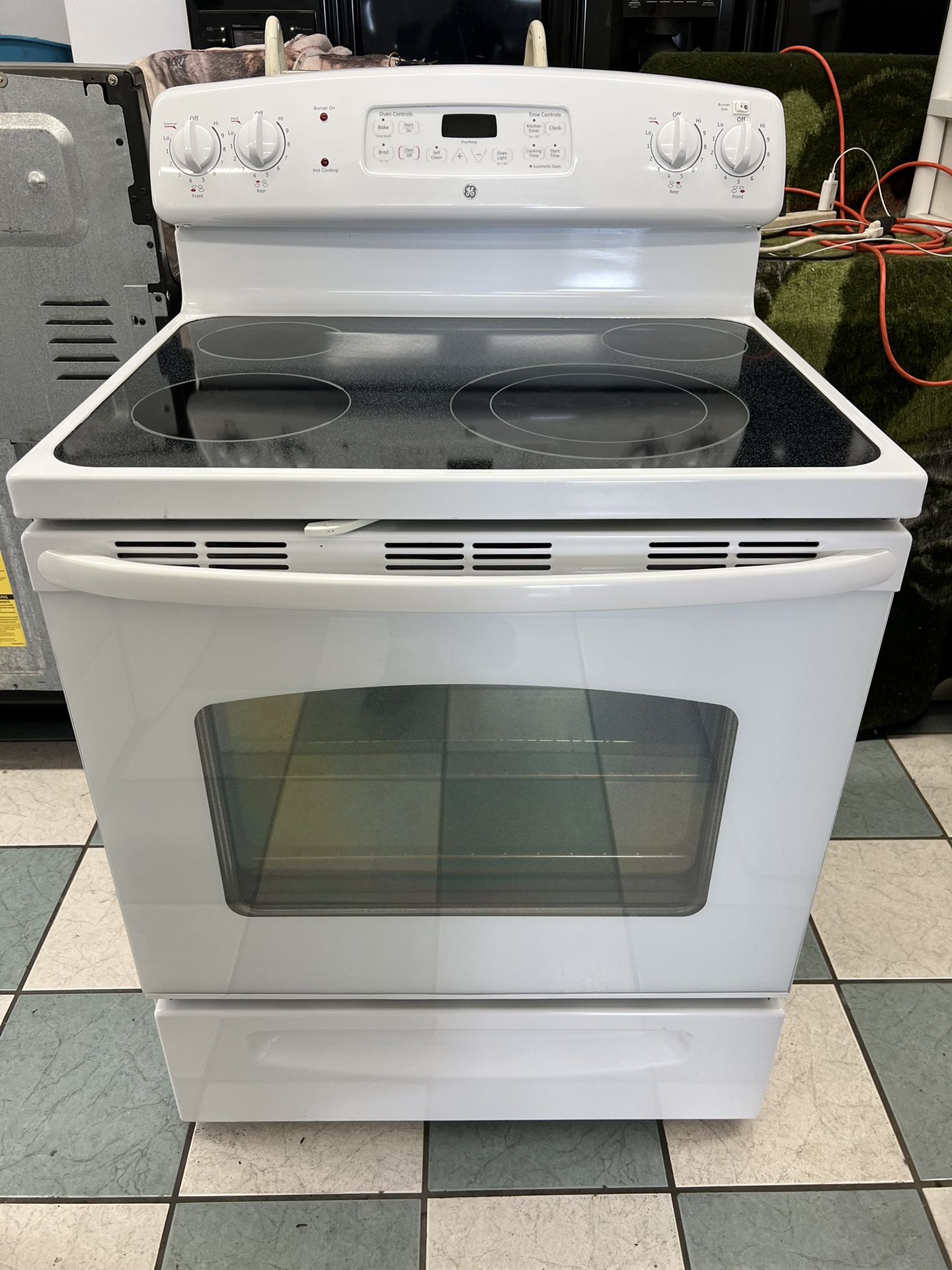 GE glass top stove, good condition working good