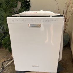 Kitchen Aid Dishwasher Model:   KDFE104DWH 