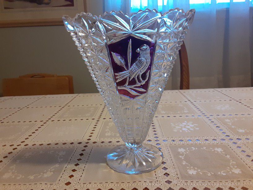 GORGEOUS LOOKING  Crystal Glass  VASE 9 INCHES Tall And 3 INCHES WIDE AT TOP 