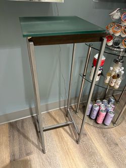Small Tall Stand
