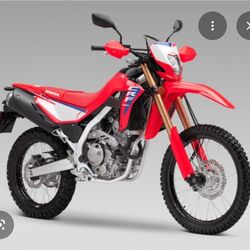 120/80-18 motorcycle tire (like new condition)