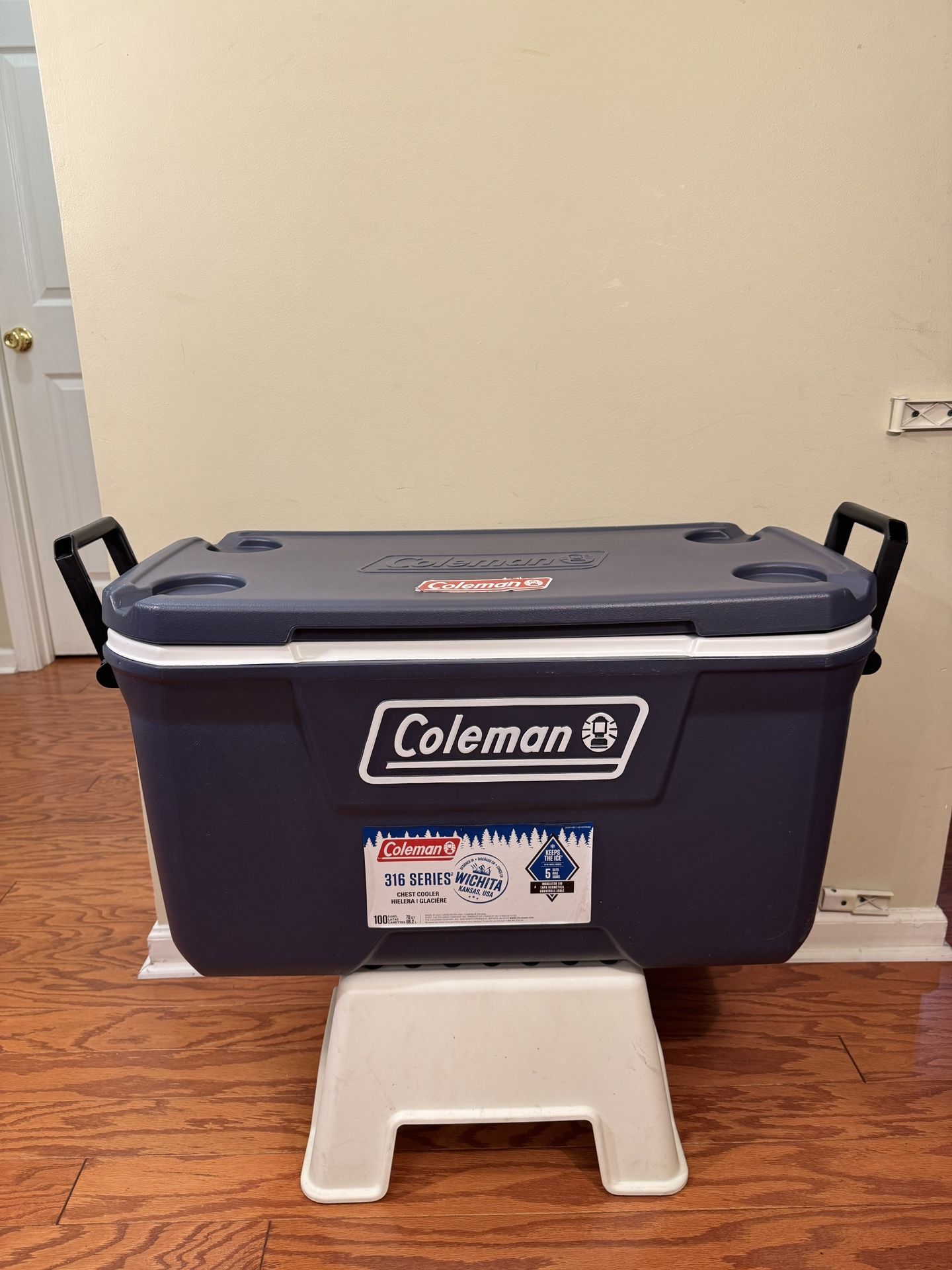70qt Coleman famous brand insulated cooler