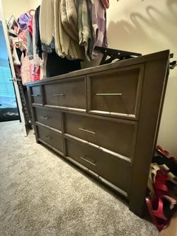 Dresser set