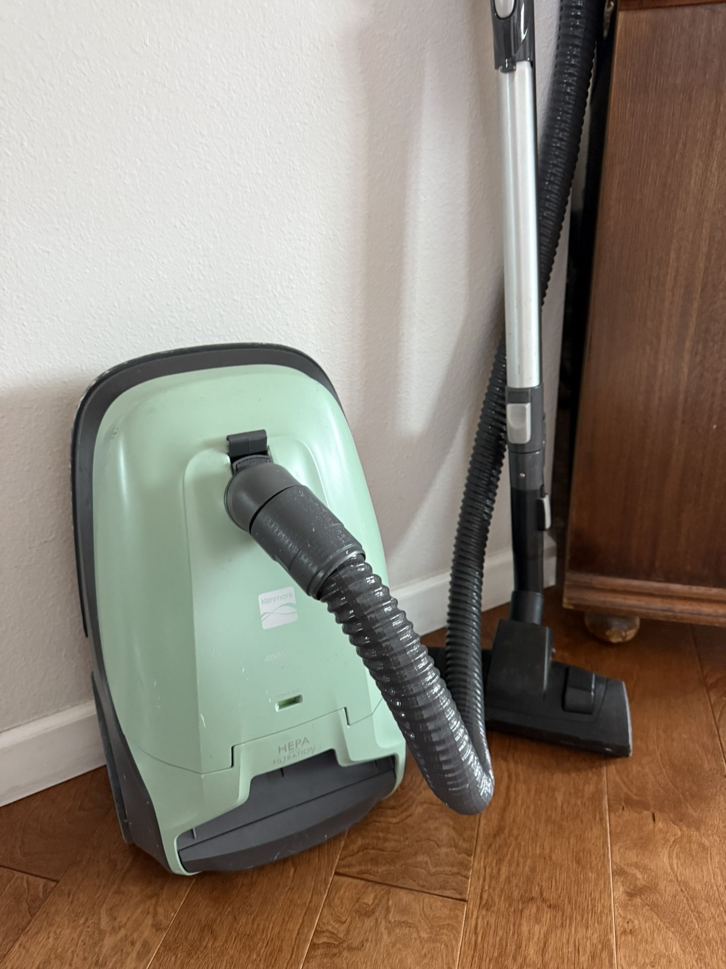 Kenmore Vacuum Cleaner – Works Great! Bonus Bags Included