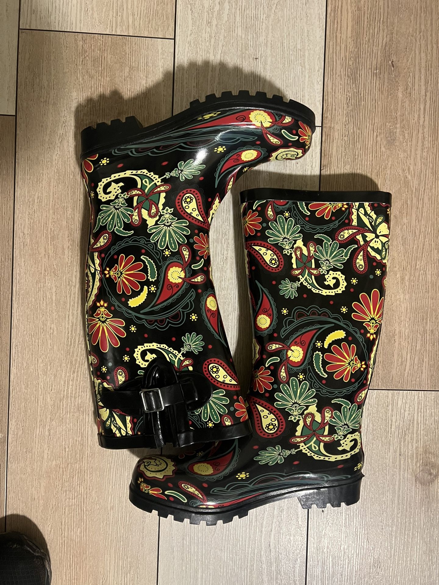 Rain Boots Size 7