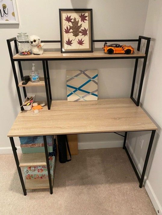 Brand New Desk With Hutch Excellent Condition