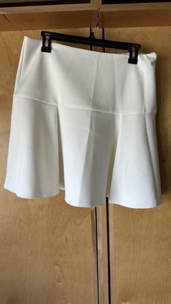 Vince Camuto White Skirt – Size 8 – Stretch Fabric