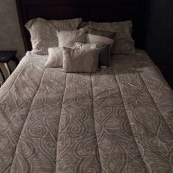 Sleiht Queen Bed With Night Stands And Dresser
