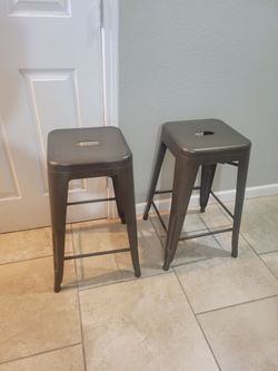 2 metal bar stools