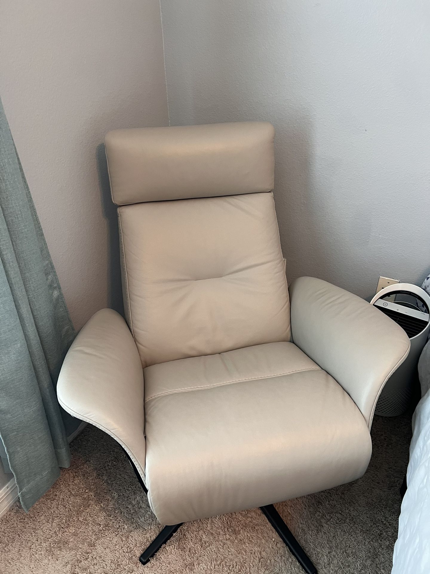 Two Electric Recliners