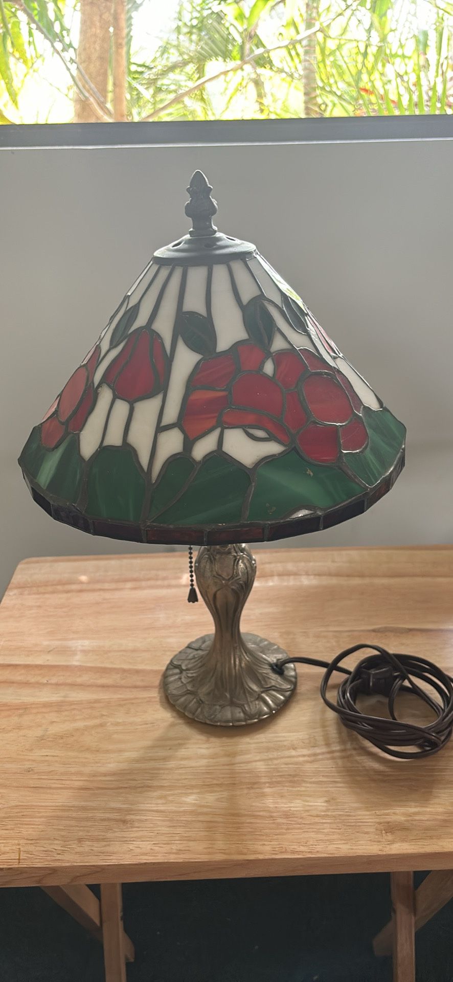 Vintage PST INDUSTRIES Long Beach CA Tiffany Style Table Lamp Stained Glass Floral