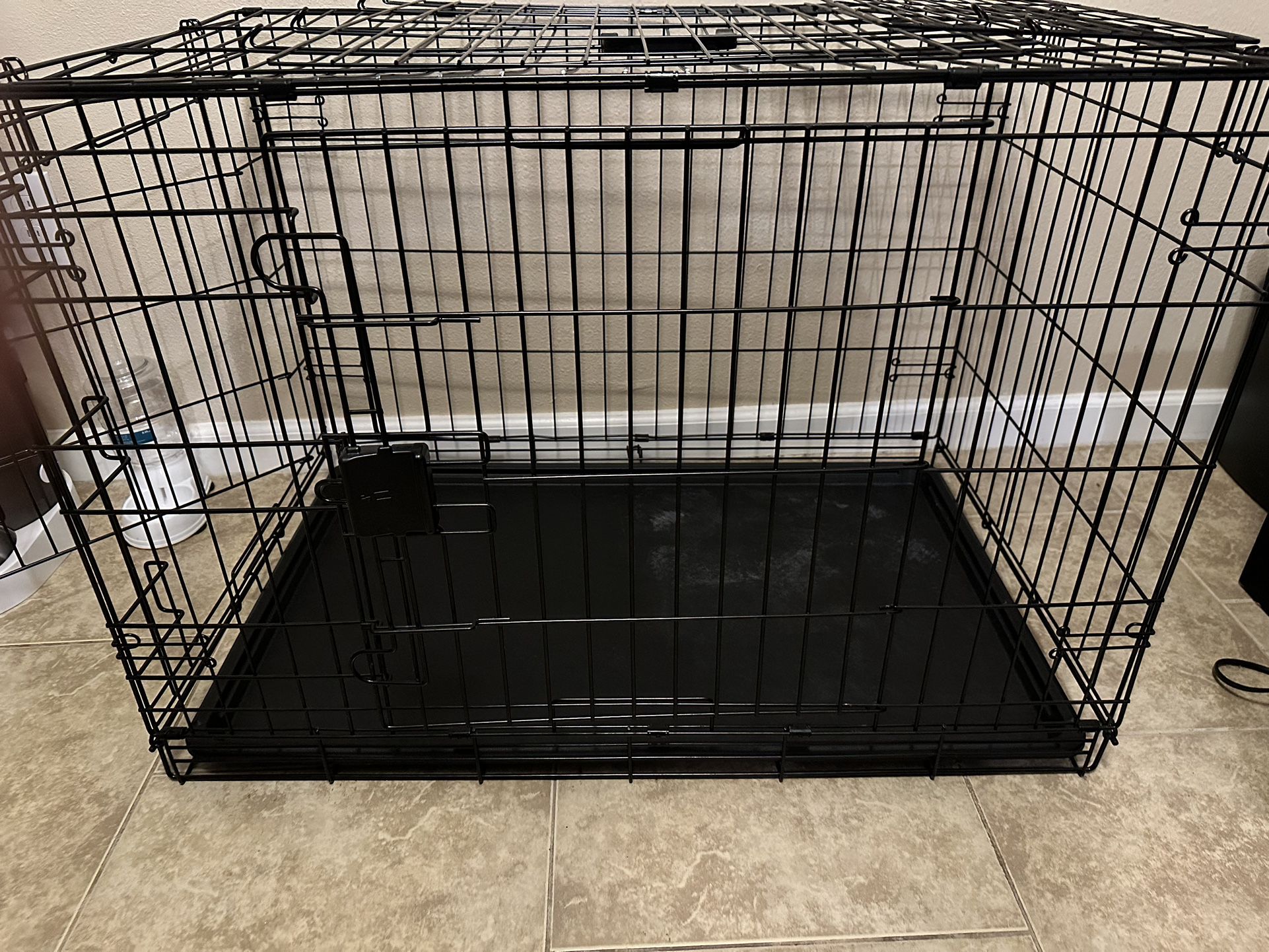 Dog Crate Double Door, 36 x 23 x 25 Inches, Black. *** Like New 