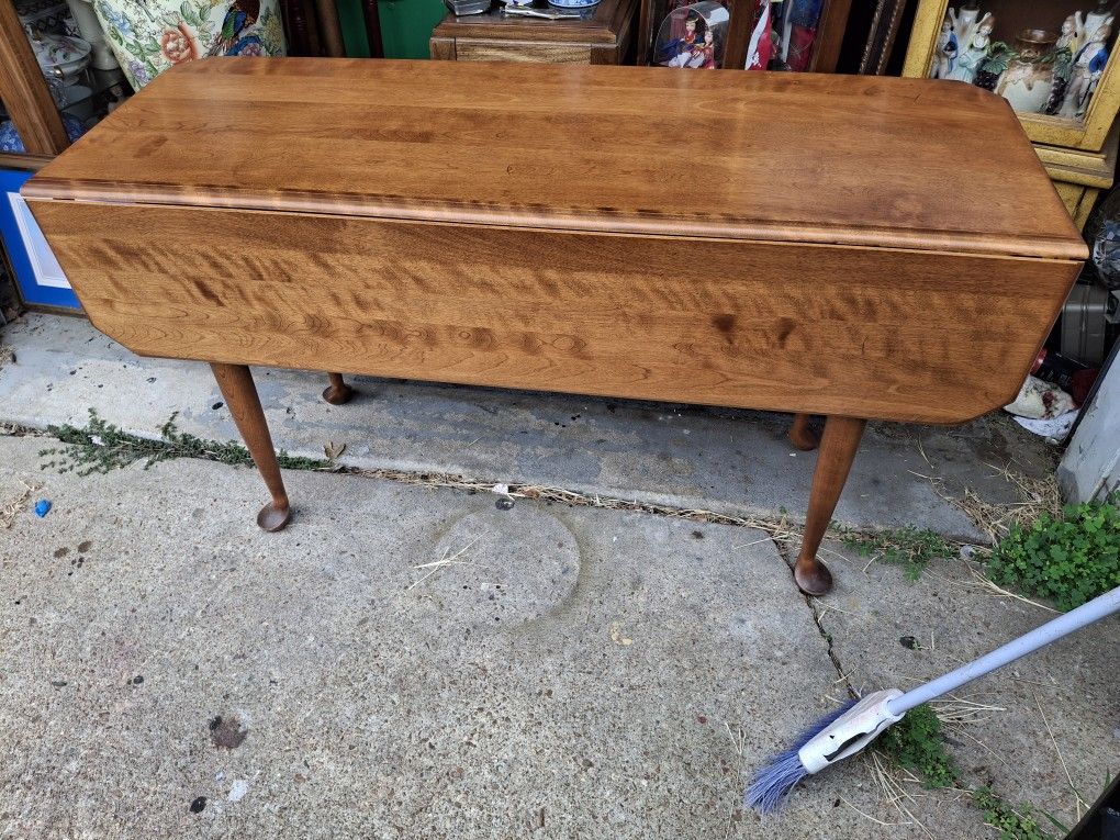 VERY NICE LOOKING VINTAGE SOLID WOOD SOFA TABLE MAY BE OAK NOT SURE