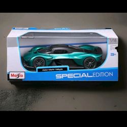 ASTON MARTIN VALKYRIE METALLIC GREEN 1/18 DIECAST MODEL CAR BY MAISTO 31465 