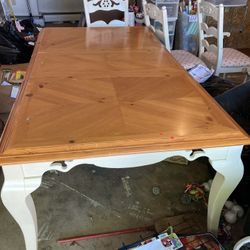 Table w/5 Chairs 