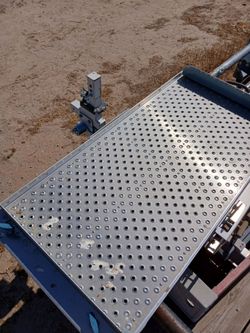 Wheelchair lift hitch