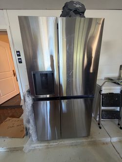 Hardly used LG fridge