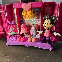 Disney "Minnie Mouse" Sweet Reveals Glam & Glow Play Set
14 pieces
Light  & Sounds 