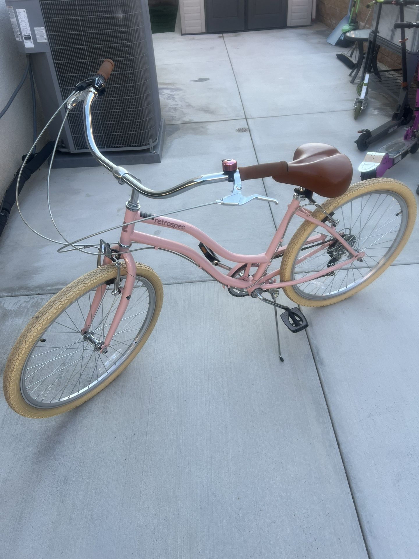 Girls 26” Retrospec Cruiser Bike.