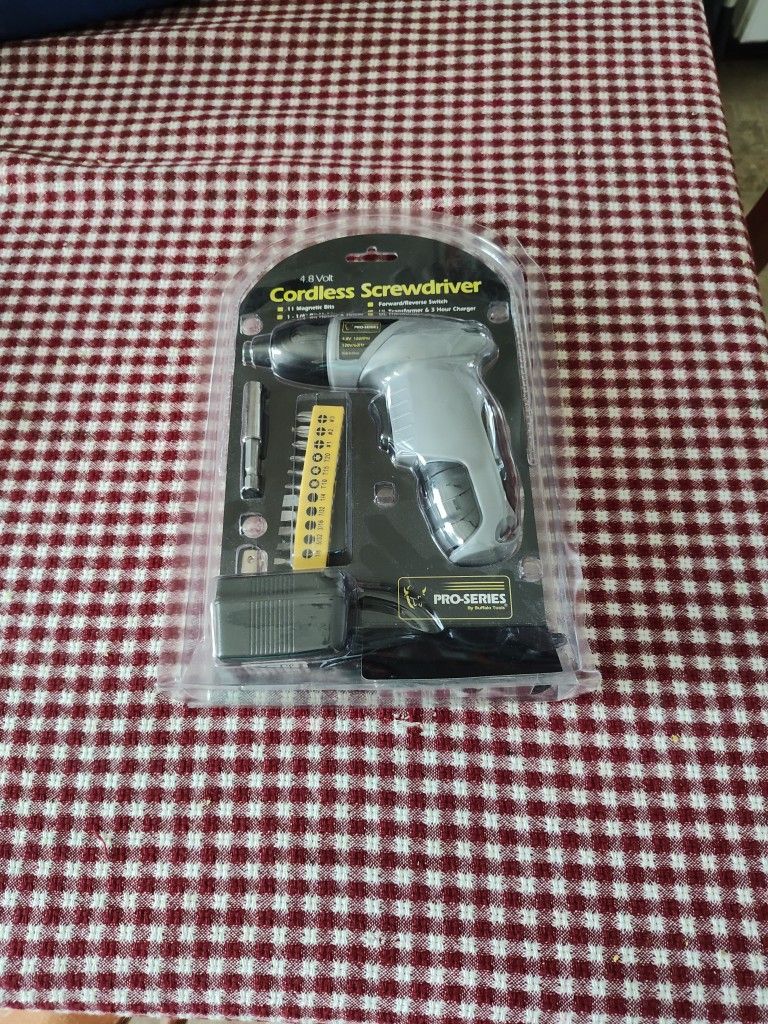 Cordless screwdriver, 4.8 Volt Set, New
