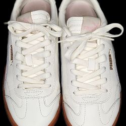 Puma Club 5v5 Womens Sneaker Warm White with pink stripe and Gold accents 🔥🔥🔥
