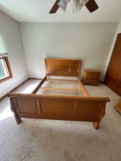 Queen Bedroom Set - 5 pieces, Light wood
